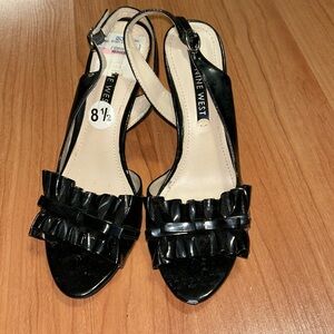 Nine West Mistyhop black ruffle heel 8.5M
